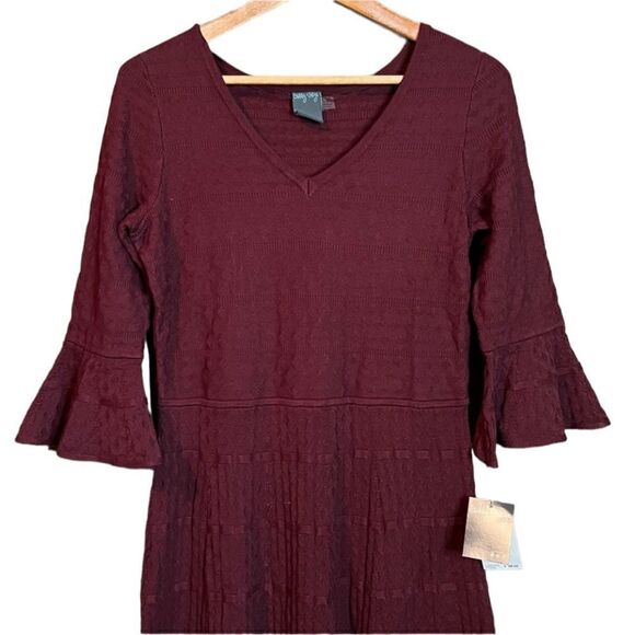NWT! Gabby Skye v neck knitted maroon dress - Picture 2 of 12
